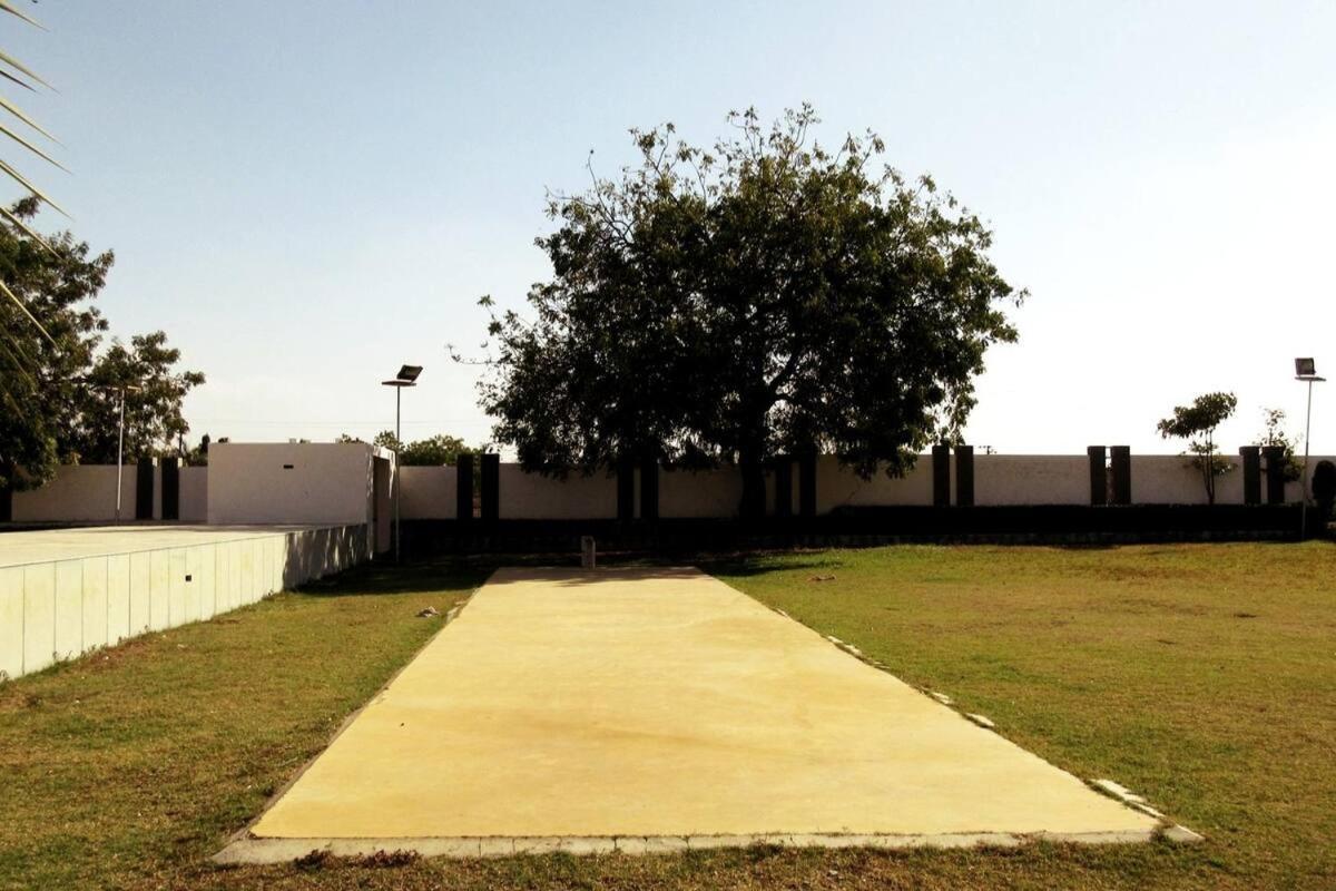 7 Seasons Palm Suite With Sky Orbit, Balcony, Swimming Pool, Wifi, Playground Rajkot Exteriör bild