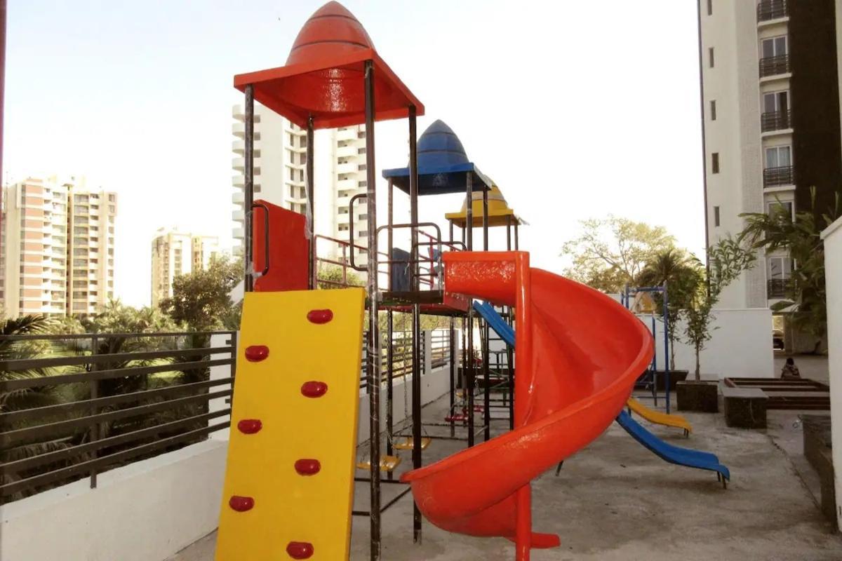 7 Seasons Palm Suite With Sky Orbit, Balcony, Swimming Pool, Wifi, Playground Rajkot Exteriör bild